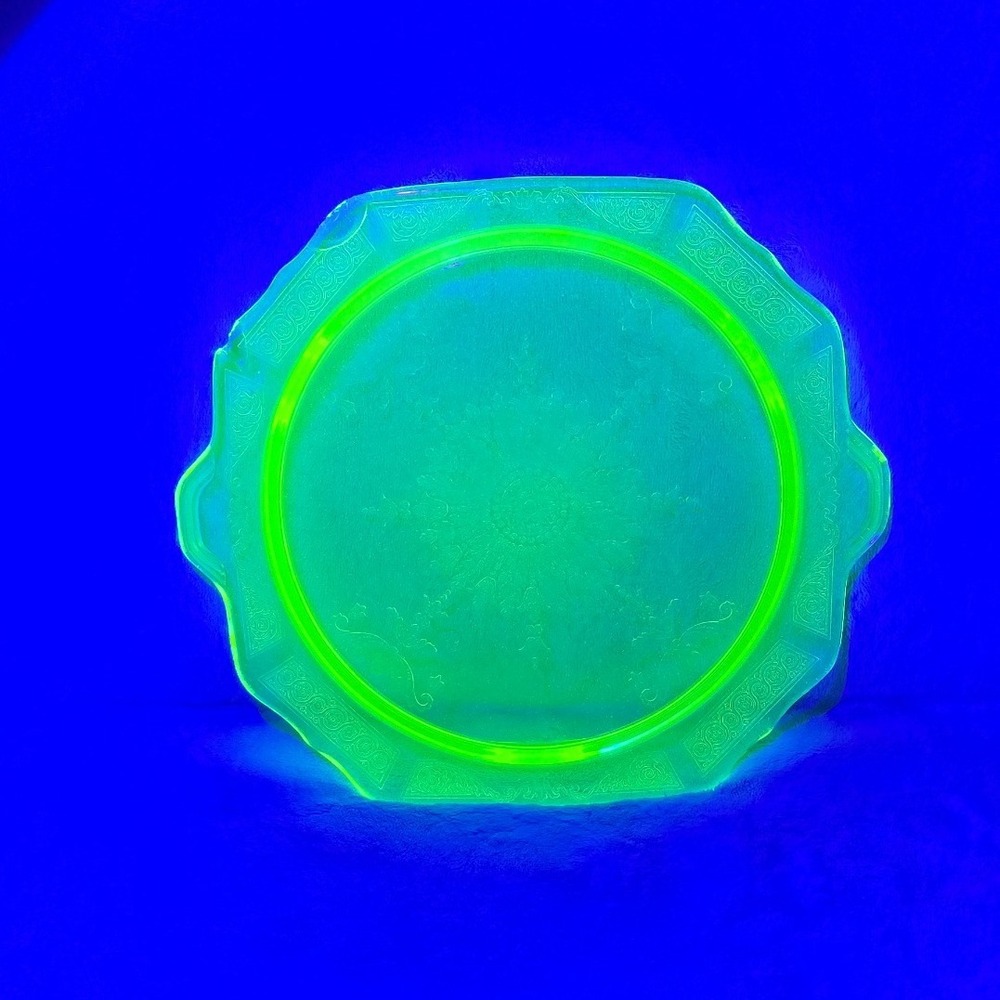 Vintage Hocking Glass Co. Princess Pattern Green Uranium Glass Cake Plate 10"